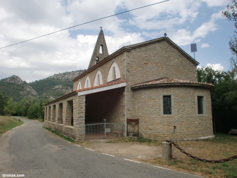 Iglesia de Nuestra Señora de Pereda, llegando a Crémenes