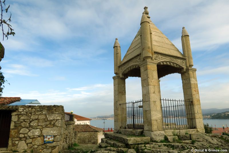 Cruceiro da Santisima Trinidade, a la salida de Baiona