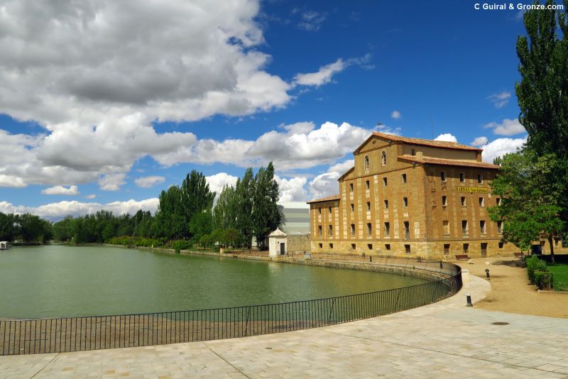 Dársena del Canal de Castilla en Medina de Rioseco