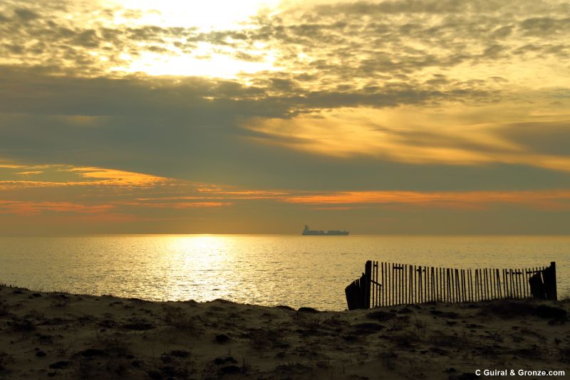 Puesta de sol ante las dunas de Angeiras