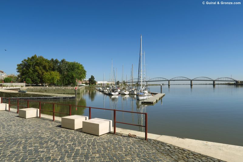 Embarcadero en el río Tajo, a la entrada de Vila Franca de Xira