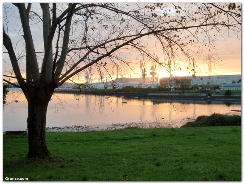 Ría y astilleros de Ferrol, a la salida de la ciudad