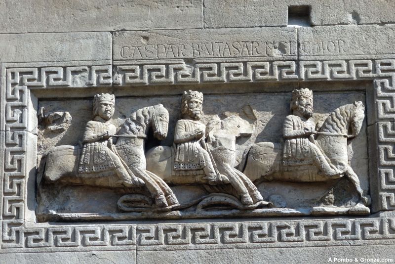 Los Magos de Oriente, en la portada del duomo de Fidenza Los Magos de Oriente, en la portada del duomo de Fidenza