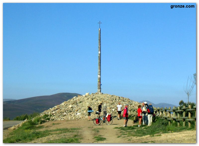 La Cruz de Ferro, el hito del Camino