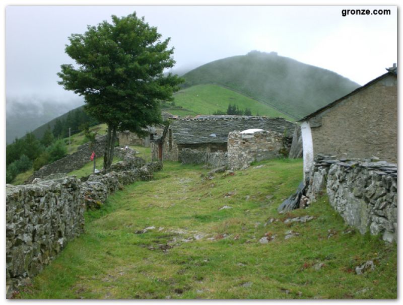 La aldea de Montefurado, en el Camino Primitivo