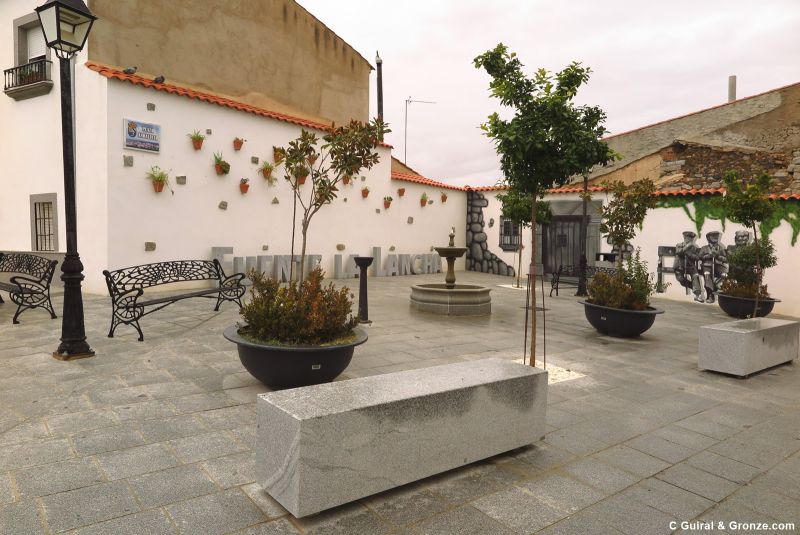 Plaza de Andalucía, Fuente la Lancha