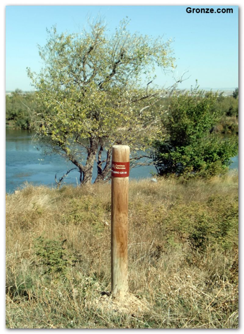 Palo indicador del GR 99; Camino Natural del Ebro