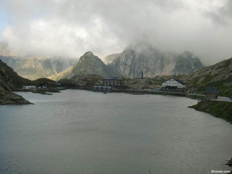 Lago del Col du Grand-Saint-Bernard Lago del Col du Grand-Saint-Bernard