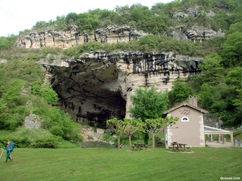 Boca de salida de la gruta de Le Mas-d'Azil