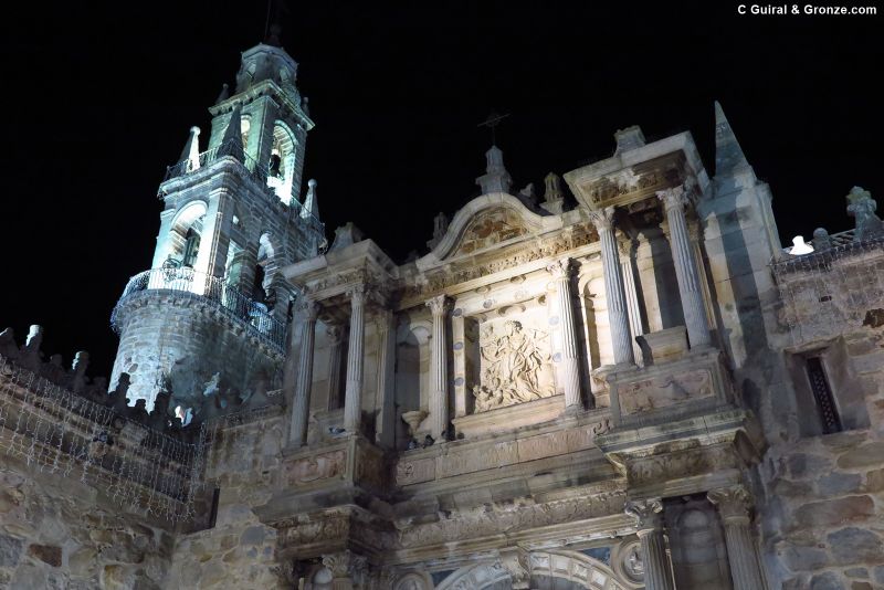 Portada y campanario de la iglesia de San Juan Bautista, Hinojosa del Duque