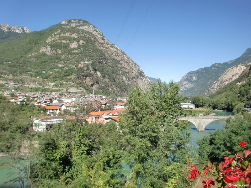 Vista de Hône desde el Forte di Bard