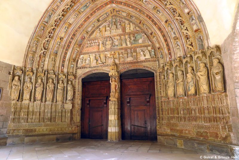 Portada gótica de la iglesia de San María de Deba
