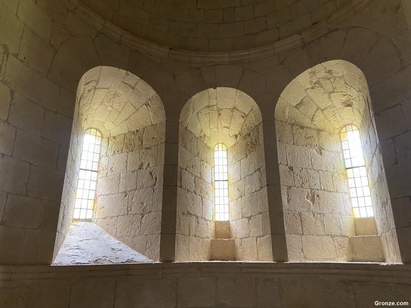 Ventanas de iglesia de Santa María la Real de Gradefes