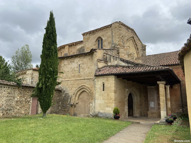Iglesia del Monasterio de Santa María la Real de Gradefes