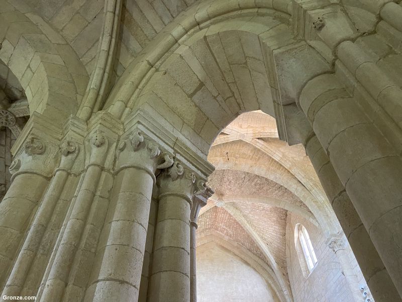 Interior de la iglesia de Santa María la Real de Gradefes