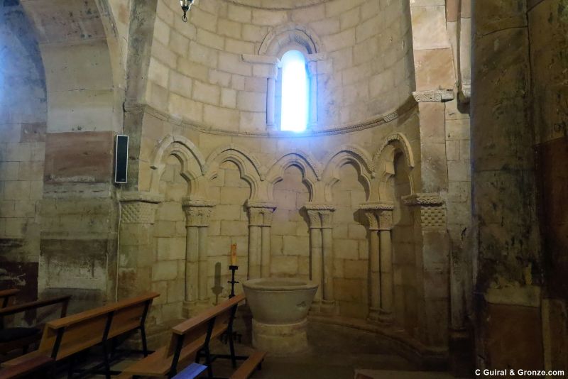 Interior de la iglesia de la Asunción, Perazancas de Ojeda Interior de la iglesia de la Asunción, Perazancas de Ojeda
