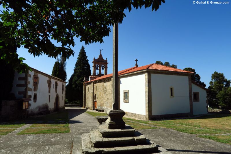 Iglesia y hospital de Santiago en Sigrás