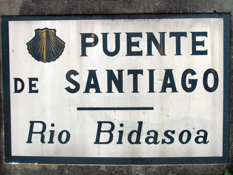 Placa en el puente internacional sobre el Bidasoa (Irún)