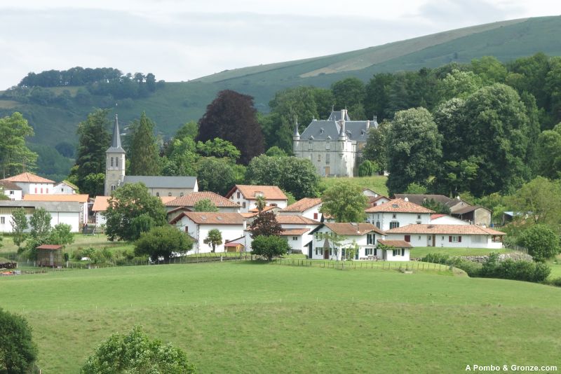 Lacarre con su château Lacarre con su château