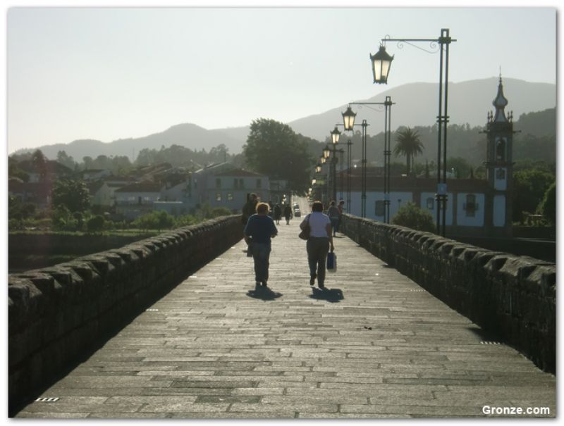 Cruzando el puente romano de Ponte de Lima