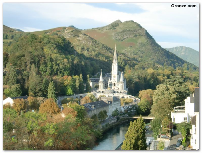 El Santuario de Lourdes El Santuario de Lourdes