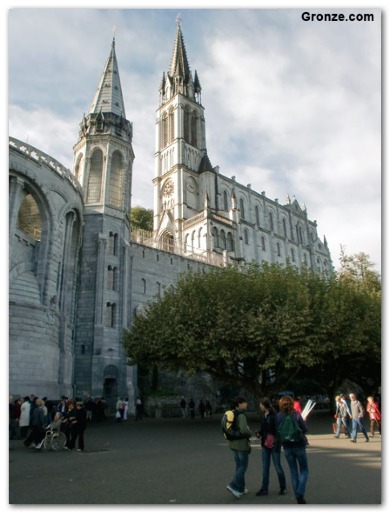 El Santuario de Lourdes El Santuario de Lourdes