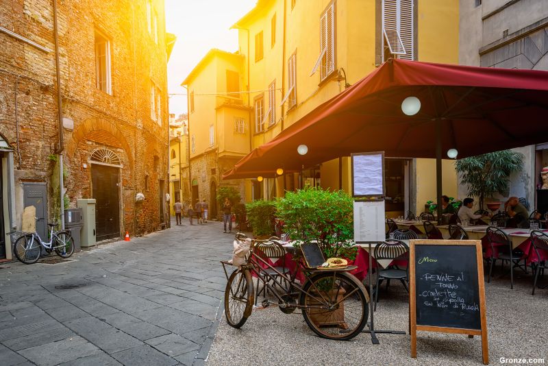 Calle del centro de Lucca Calle del centro de Lucca