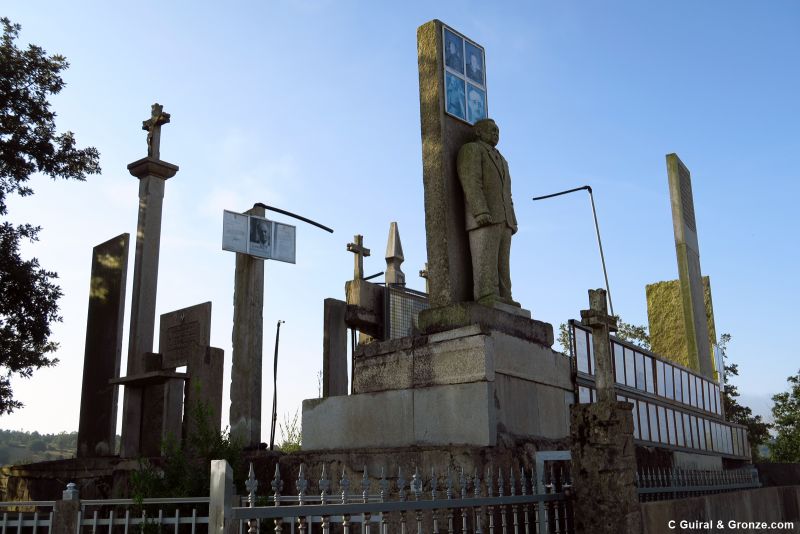 Insólito mausoleo levantado por un particular en A Penela