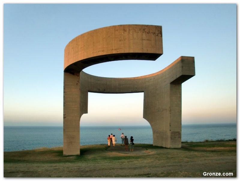 Escultura Elogio del Horizonte, Gijón