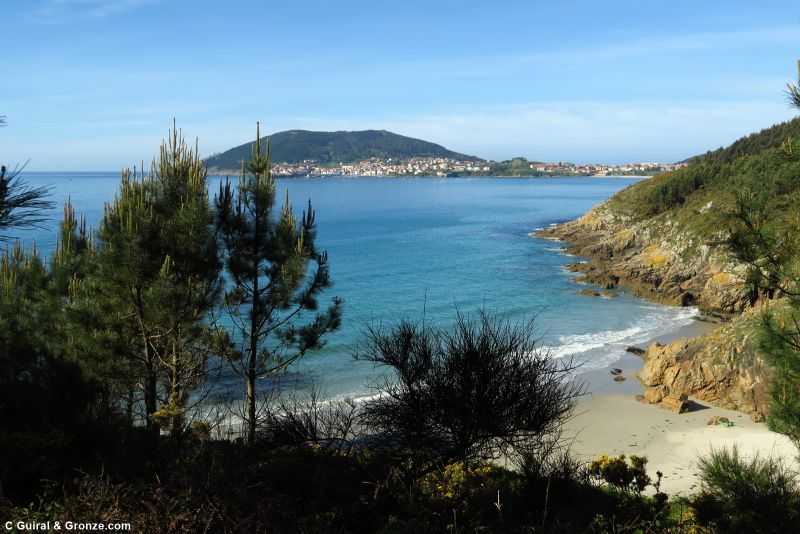 Cala de Talón y vista de Fisterra