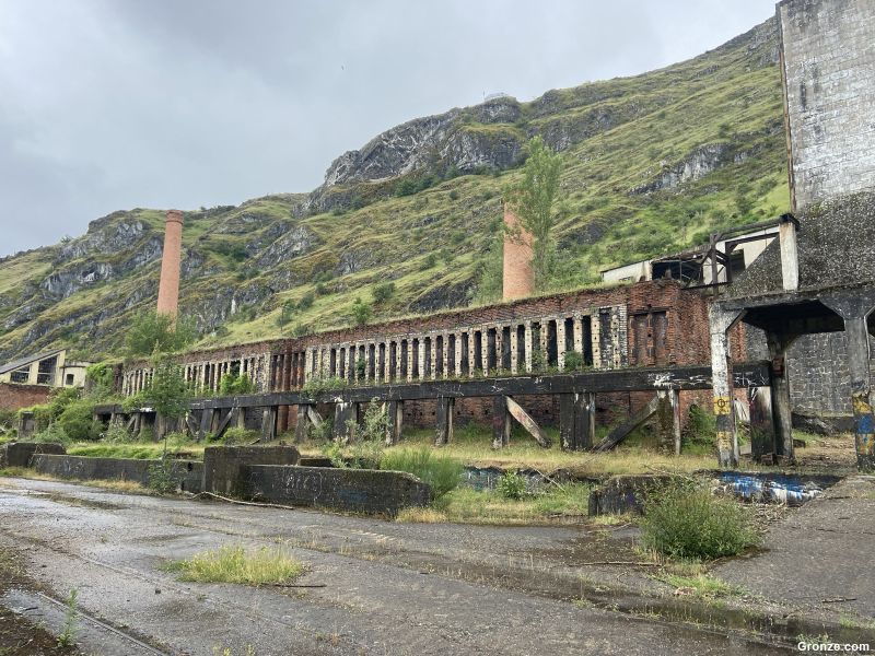 Ruinas del complejo minero-industrial de Vegamediana