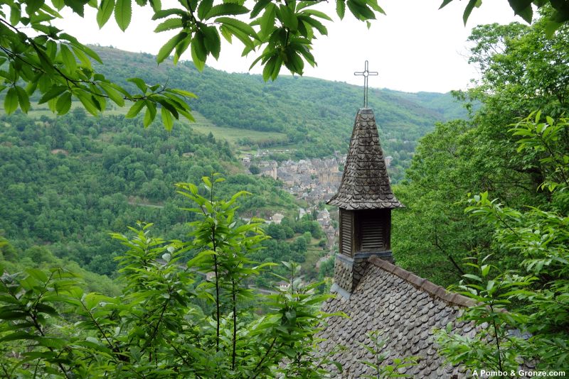 Capilla de Sainte-Foy y Conques a lo lejos
