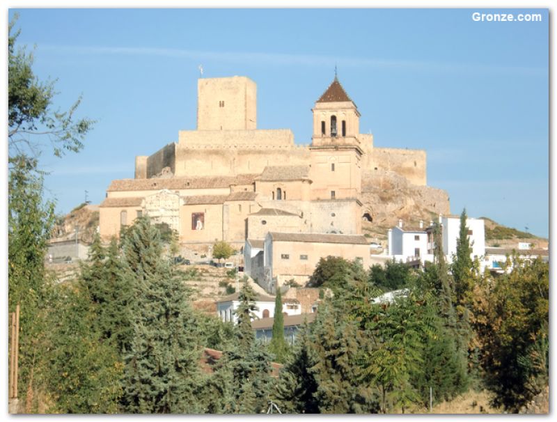 Castillo de Alcaudete e iglesia de Santa María la Mayor
