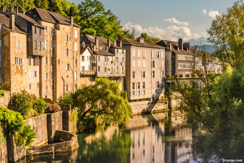 Casas junto a la Gave de Aspe, Oloron-Sainte-Marie