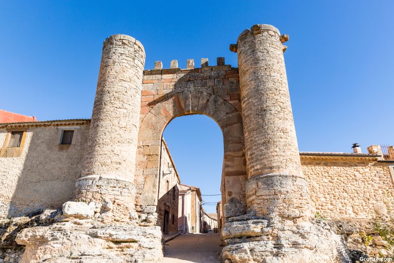 Puerta de Sollera en la muralla de Retortillo de Soria