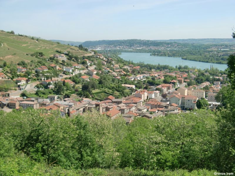 Chavanay y el río Rhône desde la Chapelle du Calvarie