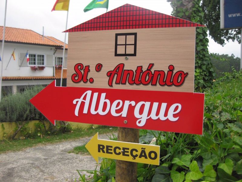Cartel del albergue Santo António de Águeda