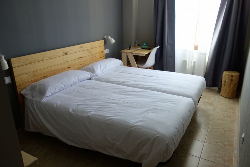 Habitación privada de un nuevo albergue inaugurado en Estella Habitación privada de un nuevo albergue inaugurado en Estella