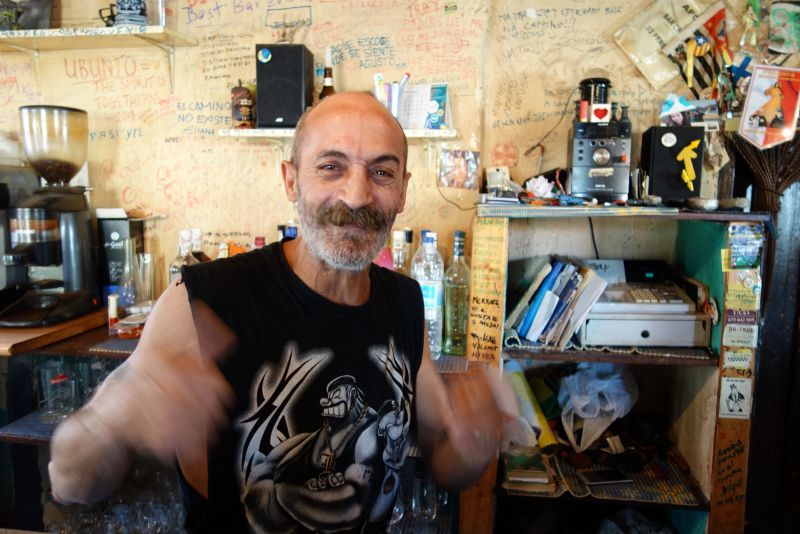 Sinín en la barra, genio y figura