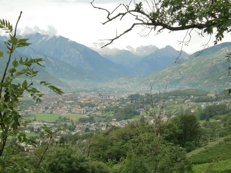 Aosta, a la salida de la ciudad por la Vía Francígena