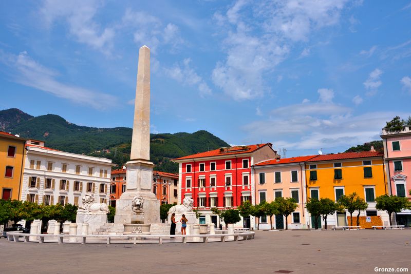 Piazza Aranci, Massa