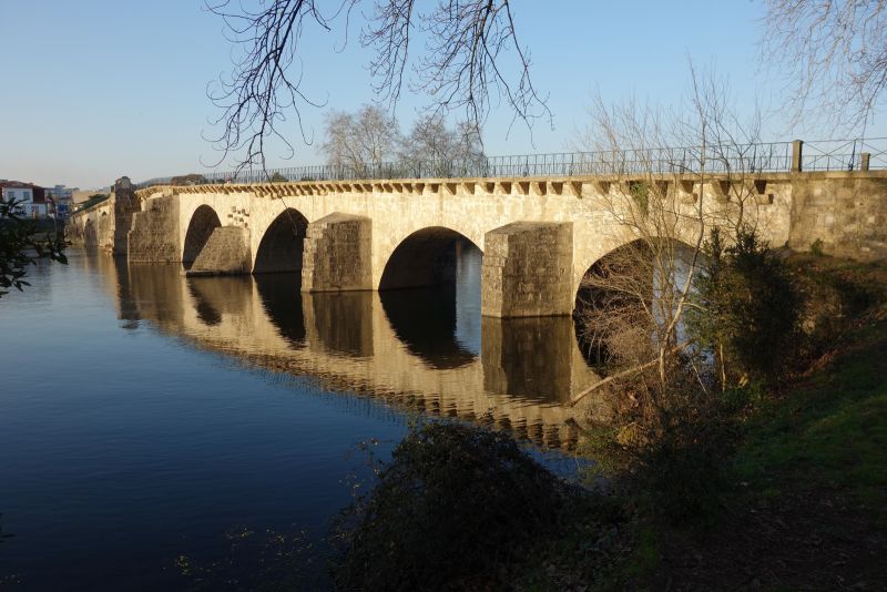 El largo puente sobre el Cávado en la Vila do Prado, en el Camino de Braga