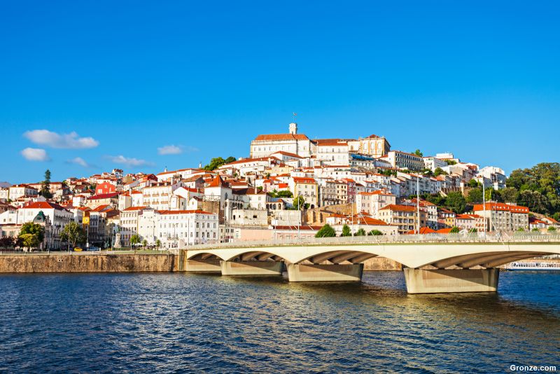 Coimbra, a la vera del río Mondego