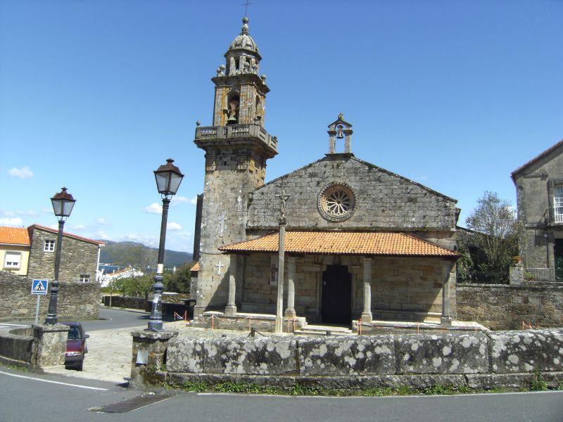 Muros, iglesia de San Pedro, inicio de uno de los ramales del Camino Muros-Noia.