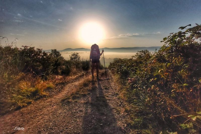 En Instagram destacan las fotos inspiradoras, como este amanecer cerca de La Mesa, Camino Primitivo, tomada por @aguitadeabril.