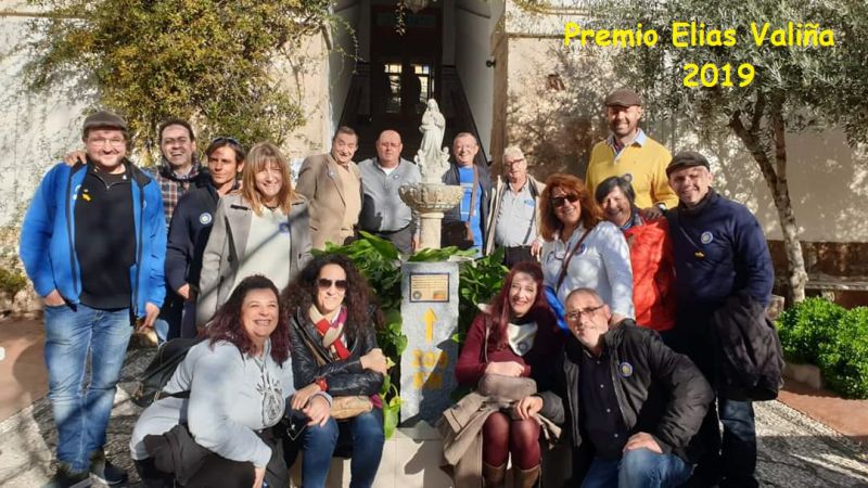 Miembros de la directiva de la Asociación en el patio de las Hermanas Comendadoras, en Granada.