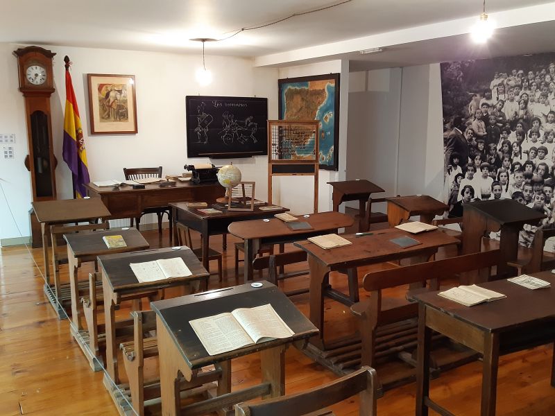 Un aula de la II República, MUPEGA.