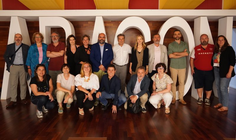 Representantes de las asociaciones y administraciones presentes en el acto