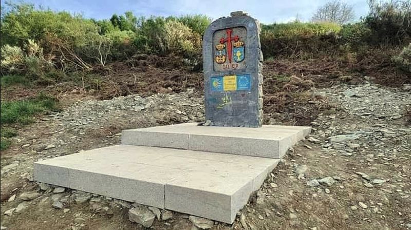 El marco de entrada en Galicia con las dos plataformas en la base.
