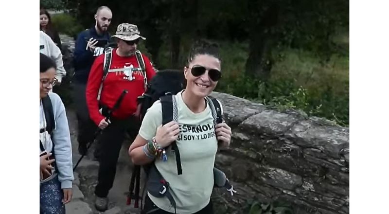 Macarena Olona, exdiputada y excandidata de Vox a la Junta de Andalucía, en el Camino de Santiago.